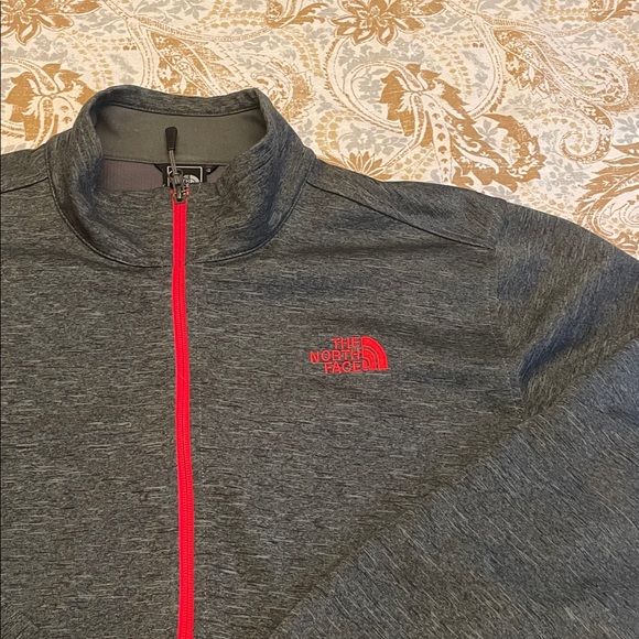 Men's XL The North Face Ridgeline Soft Shell Jacket in dark gray with red zipper - Picture 2 of 5